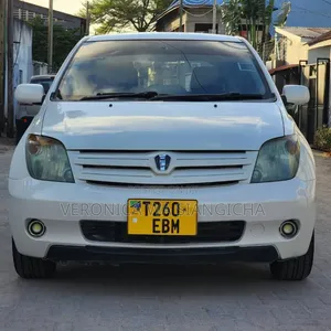 Toyota IST 2005