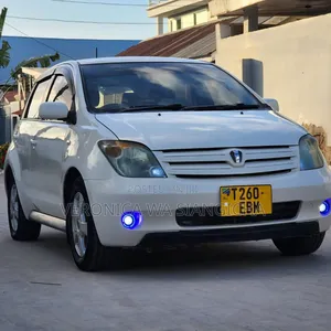 Toyota IST 2005