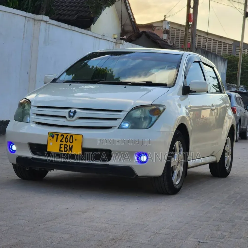 Toyota IST 2005