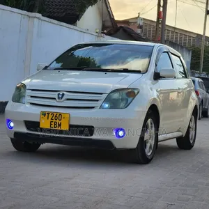 Toyota IST 2005