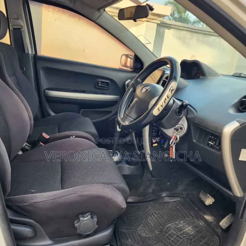Toyota IST 2005