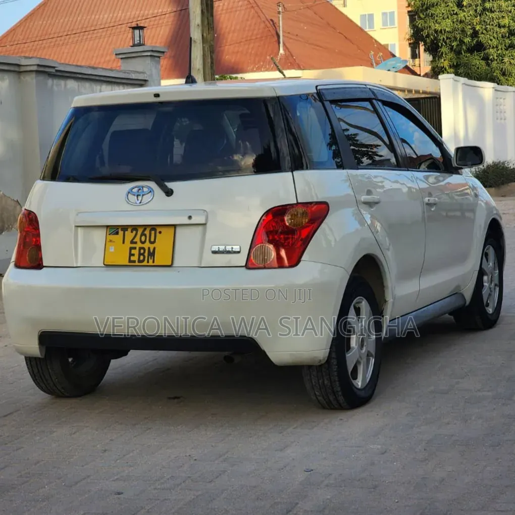 Toyota IST 2005