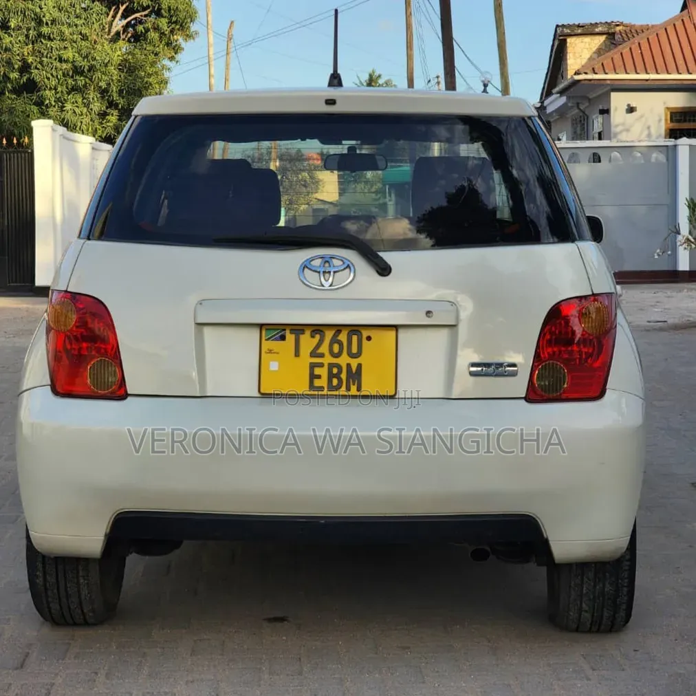 Toyota IST 2005