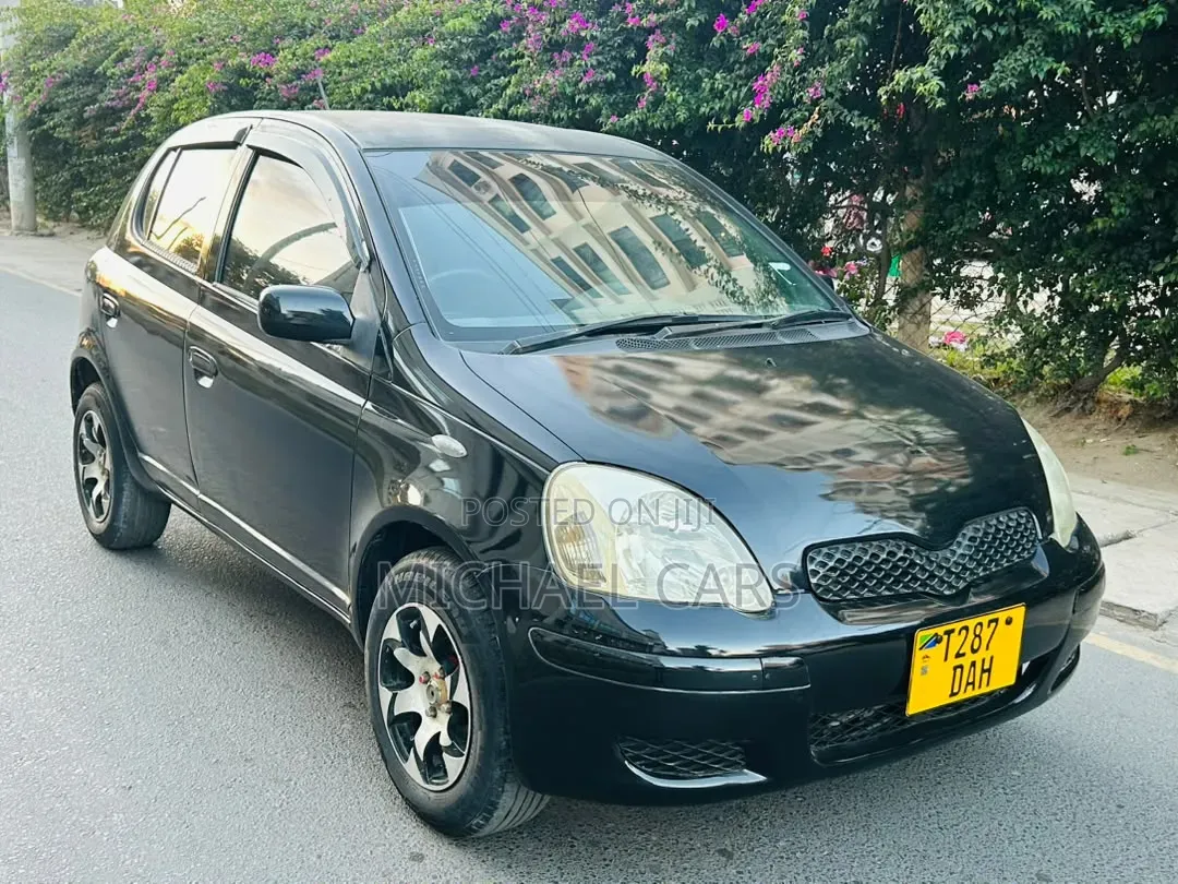 Toyota Vitz 2002 Black