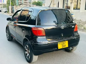 Toyota Vitz 2002 Black