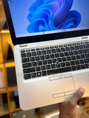 Laptop HP EliteBook 820 G3 8GB Intel Core i3 HDD+SSD 500GB