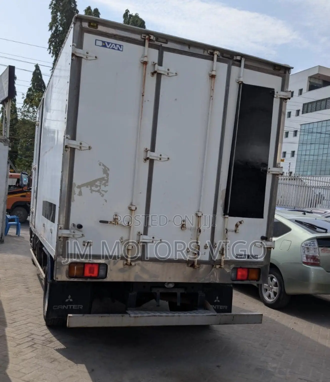 Mitsubishi Canter Box Body Tani 2