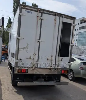 Mitsubishi Canter Box Body Tani 2