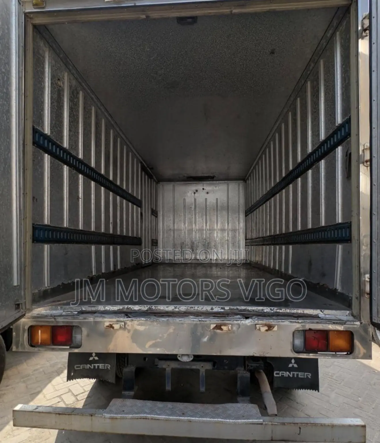 Mitsubishi Canter Box Body Tani 2