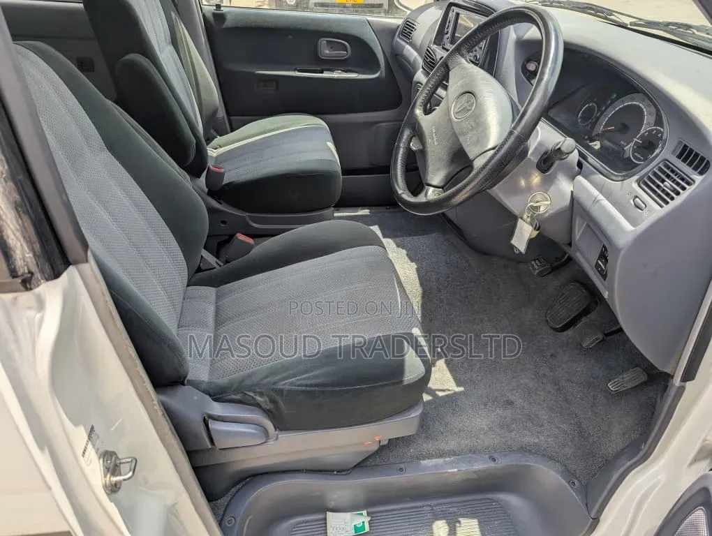 Toyota Noah 2.0 AWD (8 Seater) 2001 Red
