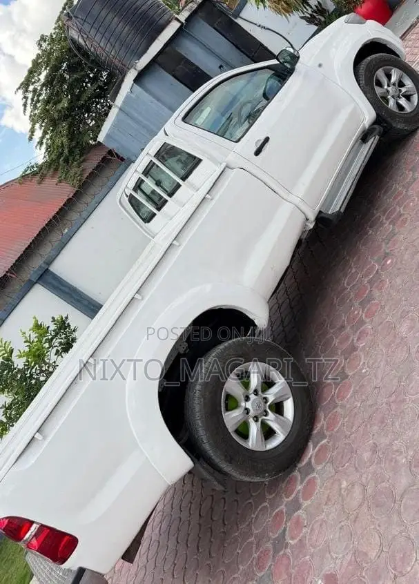 Toyota Hilux 2012 White