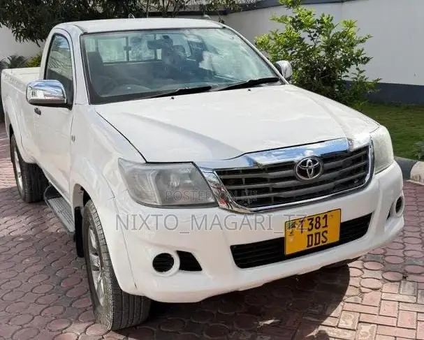Toyota Hilux 2012 White