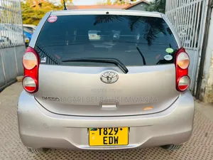 Toyota Passo Sette 2010 Silver