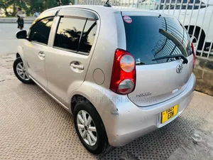 Toyota Passo Sette 2010 Silver