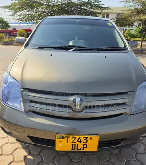Toyota IST 2004 Beige