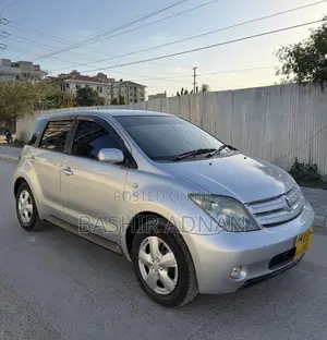 Toyota IST 2005 Silver