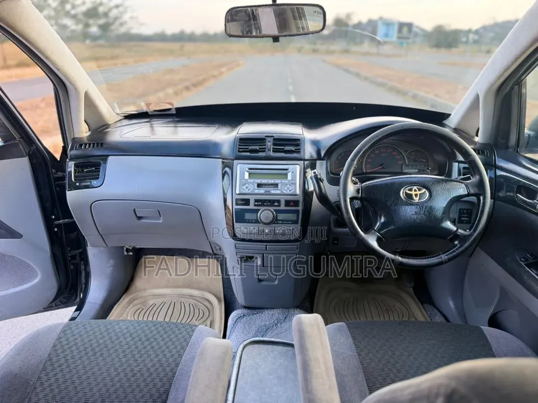 Toyota Ipsum 2004 Black