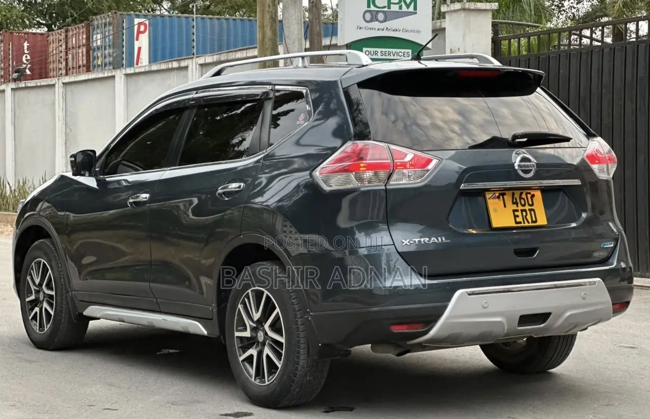 Nissan X-Trail 2.0 Petrol FWD 2015 Gray