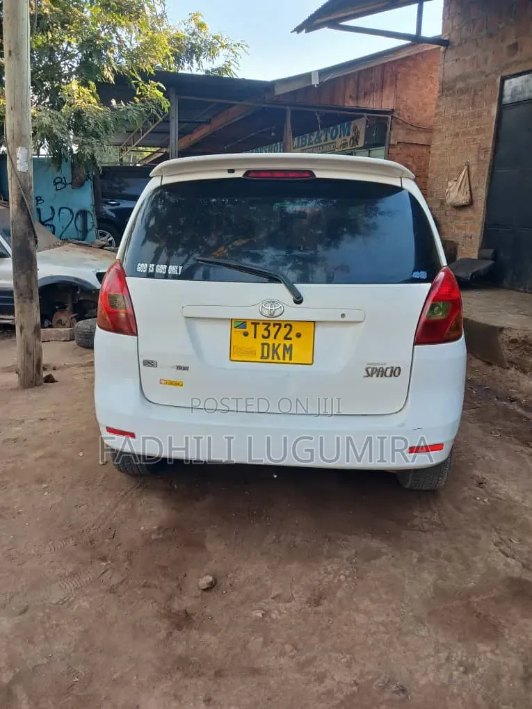 Toyota Corolla Spacio 2004 White