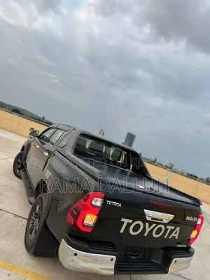 Toyota Hilux 2021 Black