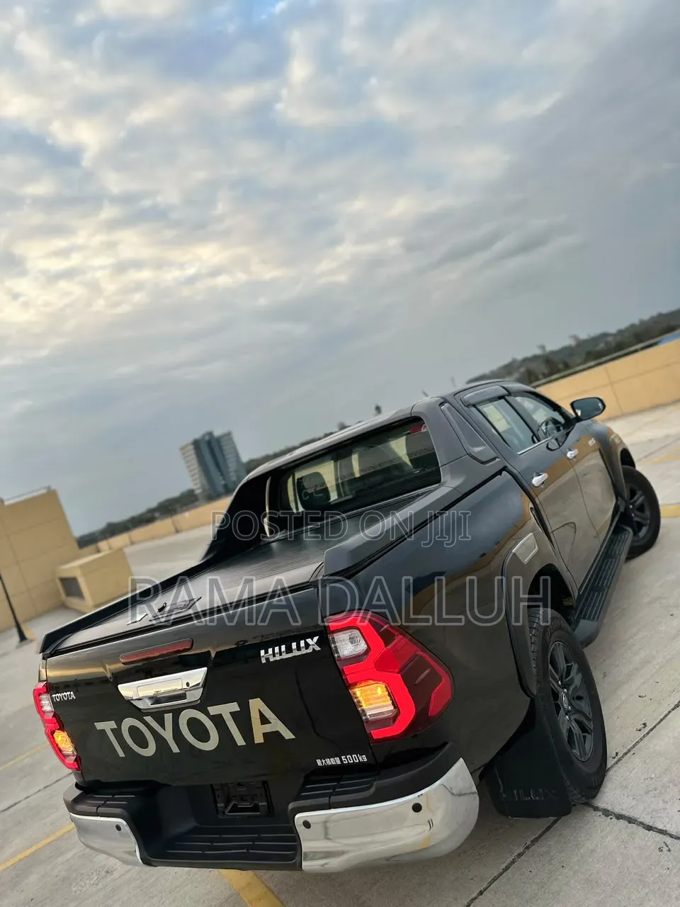 Toyota Hilux 2021 Black