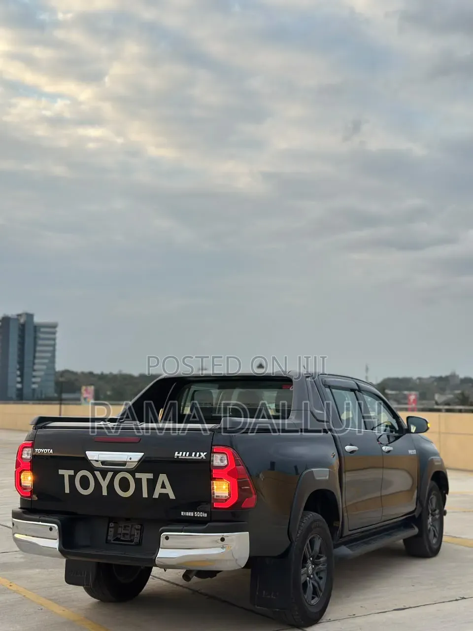 Toyota Hilux 2021 Black