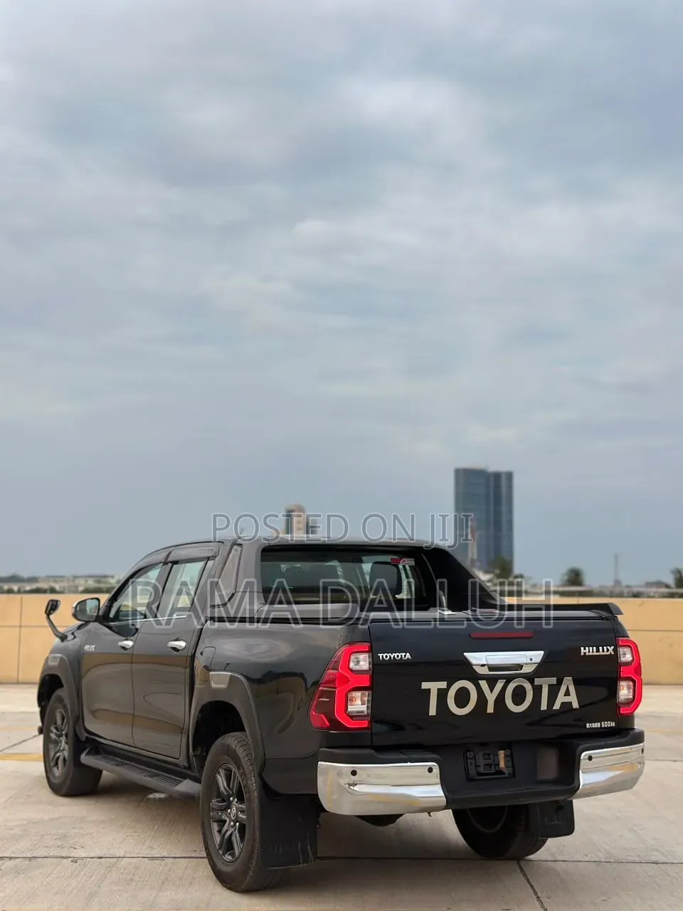 Toyota Hilux 2021 Black