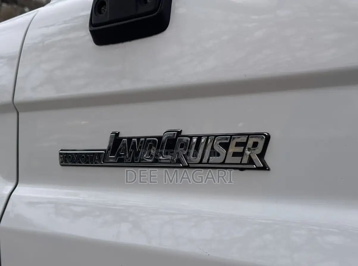 Toyota Land Cruiser 2016 White