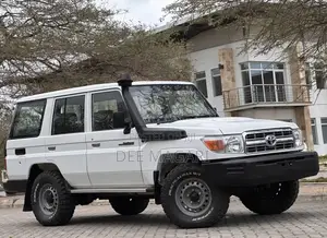 Toyota Land Cruiser 2016 White