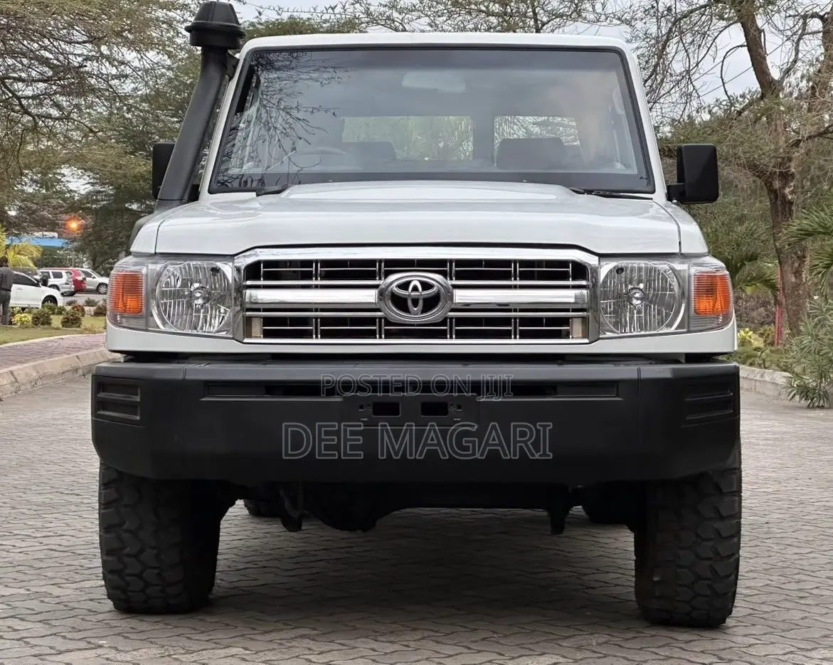 Toyota Land Cruiser 2016 White