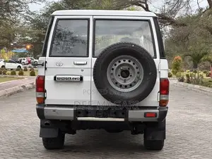 Toyota Land Cruiser 2016 White