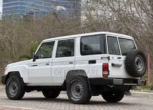 Toyota Land Cruiser 2016 White