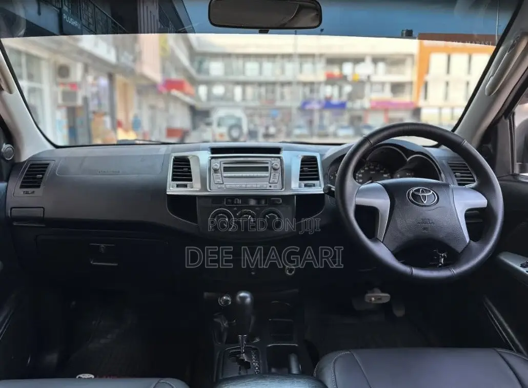 Toyota Hilux 2015 Gray