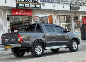 Toyota Hilux 2015 Gray
