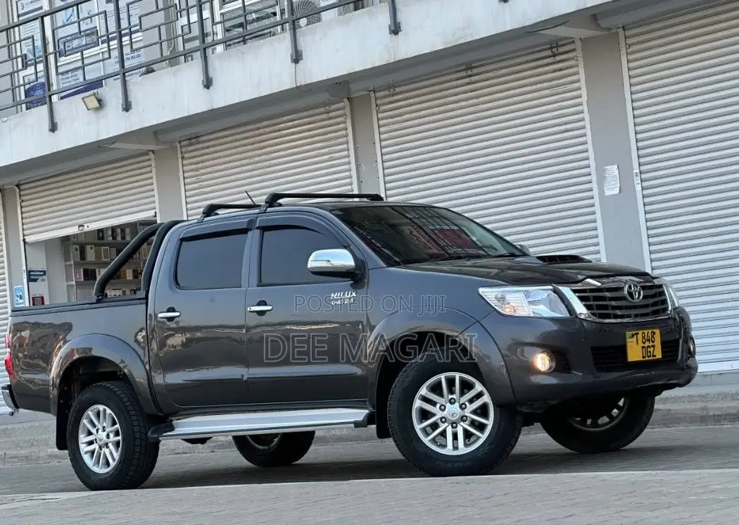 Toyota Hilux 2015 Gray