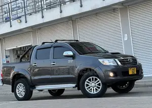 Toyota Hilux 2015 Gray