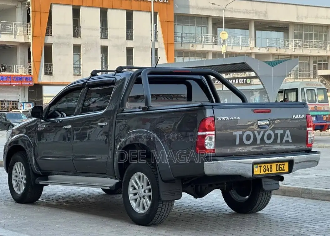 Toyota Hilux 2015 Gray