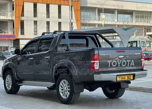 Toyota Hilux 2015 Gray