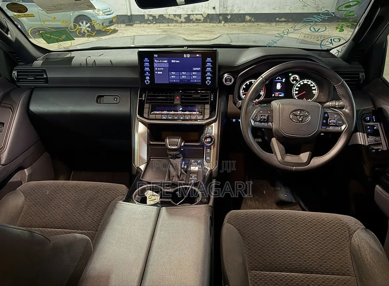 Toyota Land Cruiser LC300 2024 Black