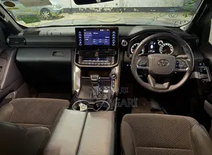 Toyota Land Cruiser LC300 2024 Black