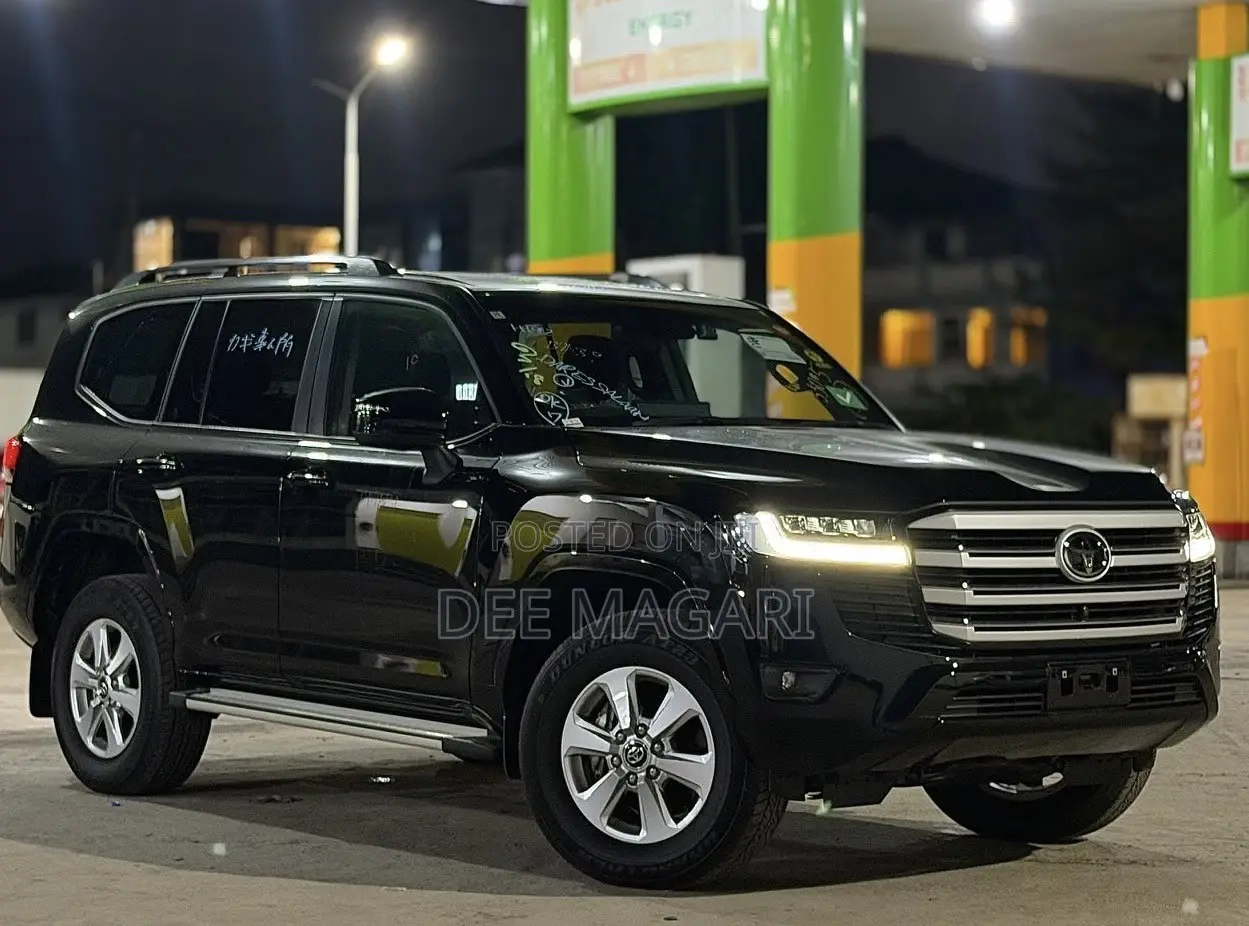 Toyota Land Cruiser LC300 2024 Black