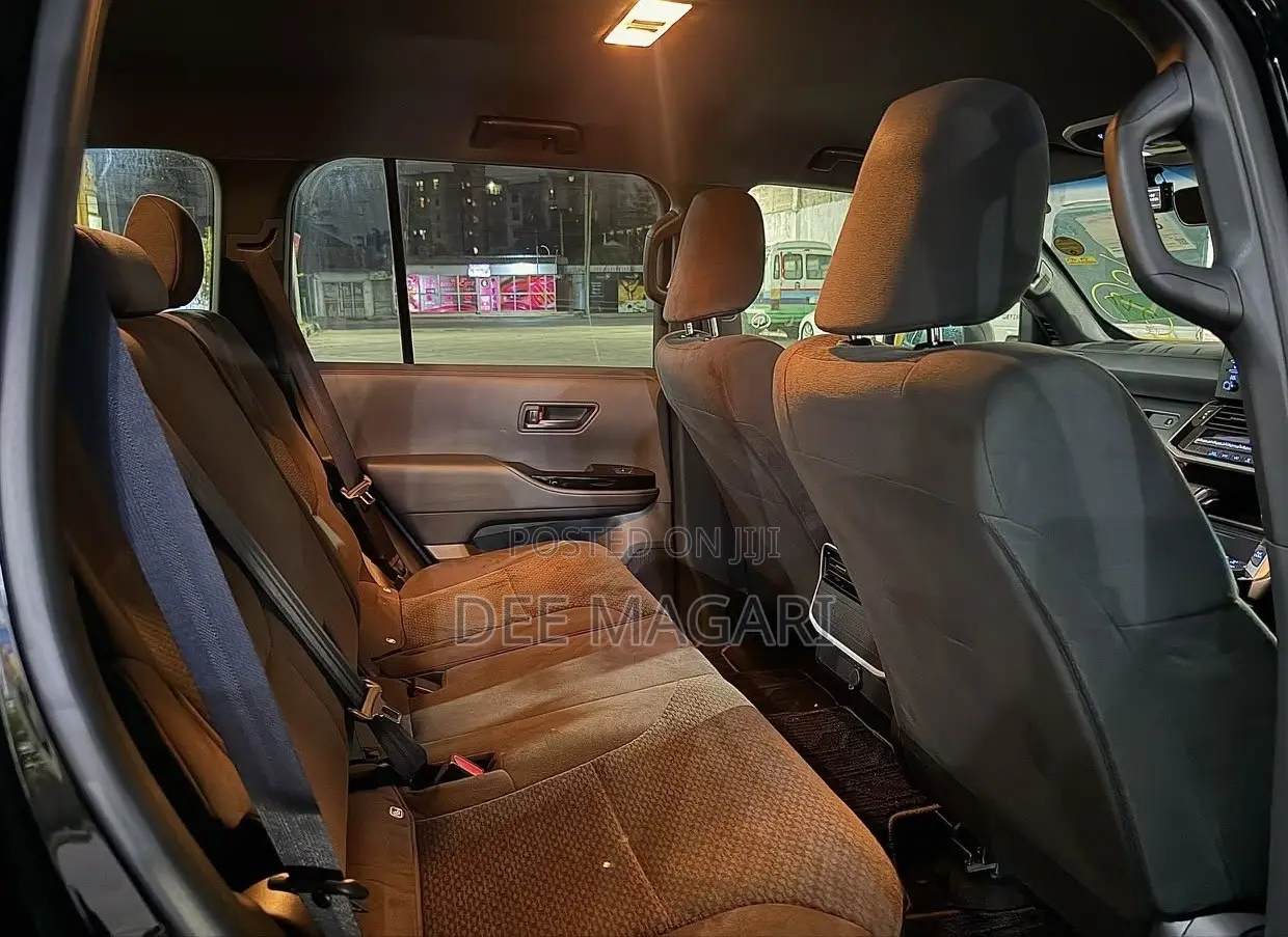 Toyota Land Cruiser LC300 2024 Black