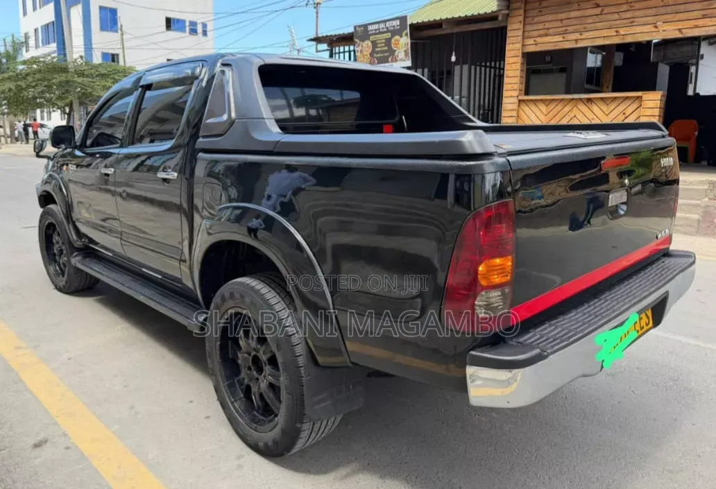 Toyota Hilux 2006 Black