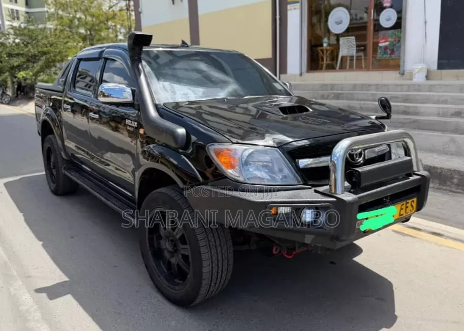 Toyota Hilux 2006 Black
