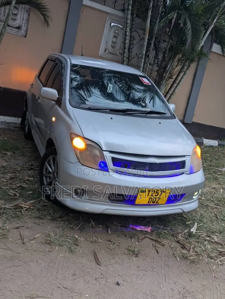 Toyota IST 2005 Silver