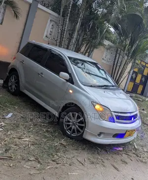 Toyota IST 2005 Silver