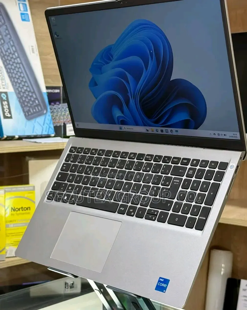 New Laptop Dell 8GB Intel Core i5 SSD 512GB