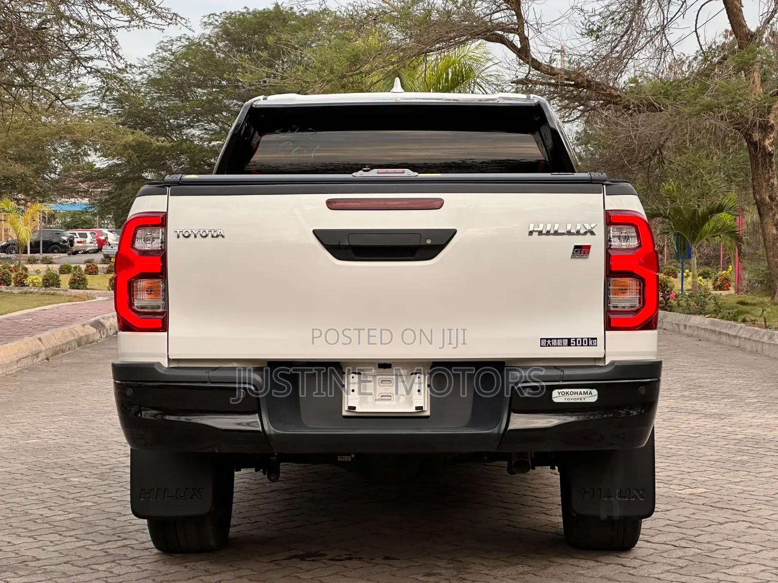 Toyota Hilux 2022 White