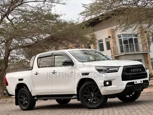 Toyota Hilux 2022 White