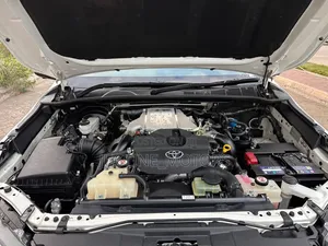 Toyota Hilux 2022 White